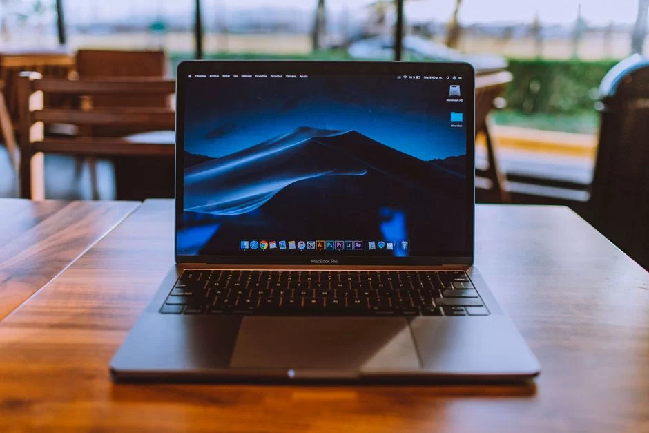 A visual of a Mac PC running macOS operating system