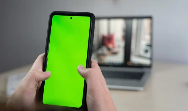 Akıllı telefonda yeşil ekran hatası gösteren video oynatma