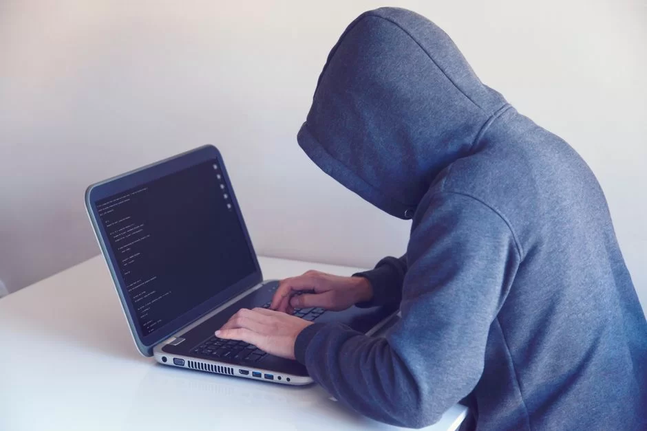 BMP formatının güvenlik açıklarını ve risklerini temsil eden bir görsel