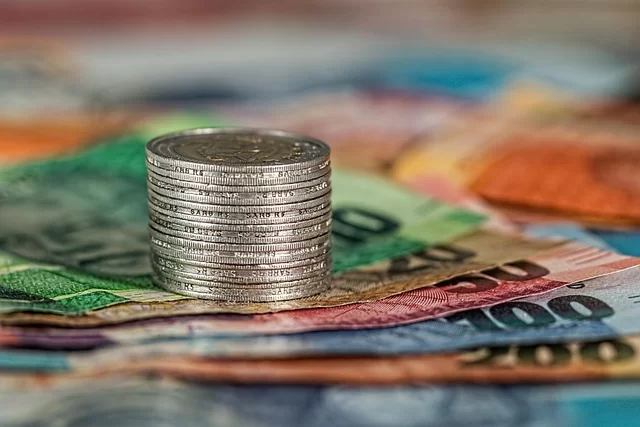 Blogger sitesinden para kazanma yollarını ve Adsense entegrasyonunu gösteren bir görsel
