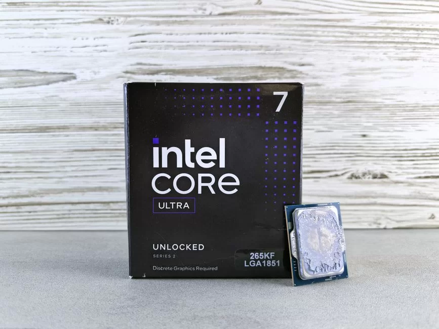 An Intel Core i7 ULTRA desktop processor with a high cache value