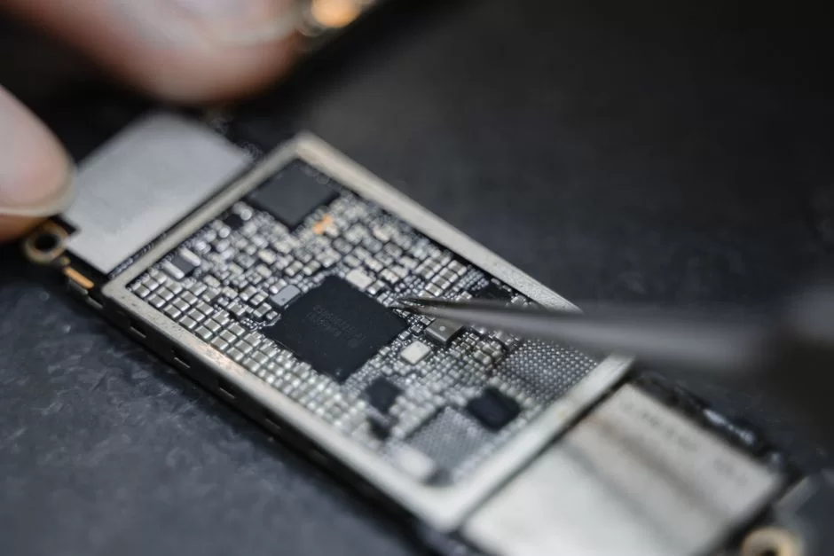 Chipset on mobile device motherboards