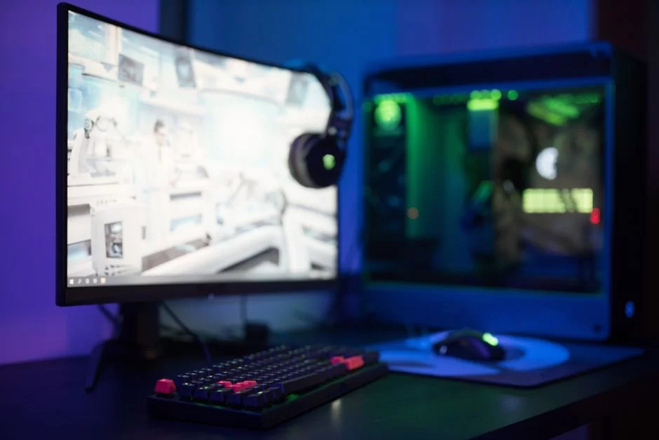 Computer setup with multiple monitors connected