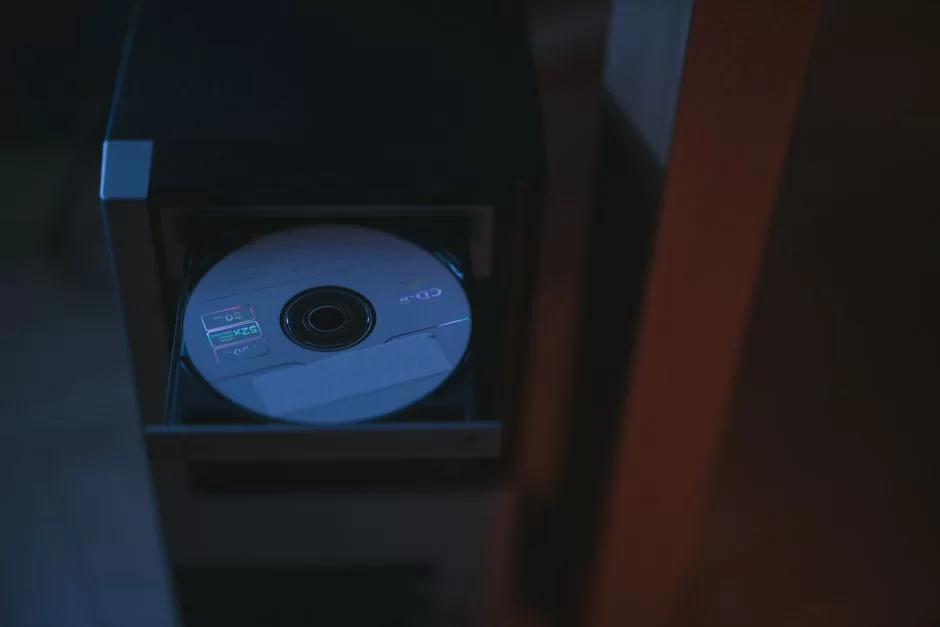 Inserting a movie CD with DivX media into a computer
