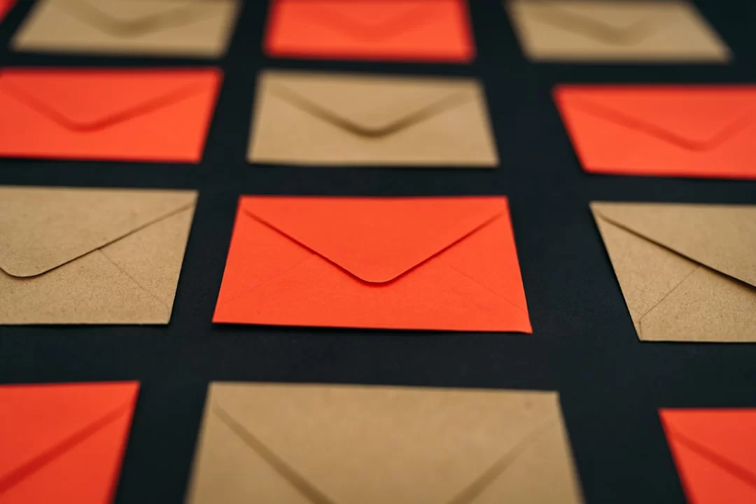 An image showing the advantages and disadvantages of email