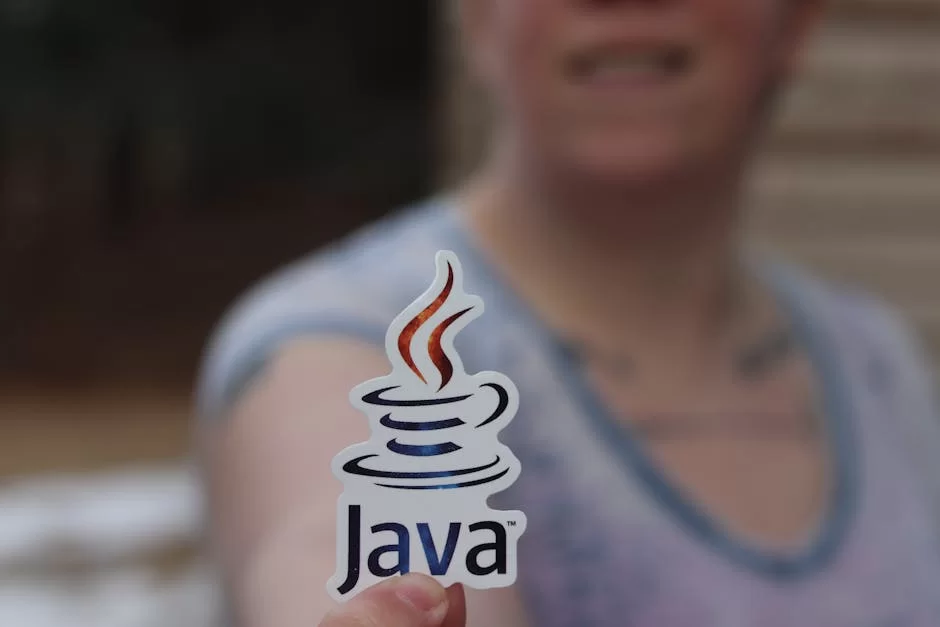 Java programlama dilini temsil eden kahve fincanı logosu gösteren bir görsel