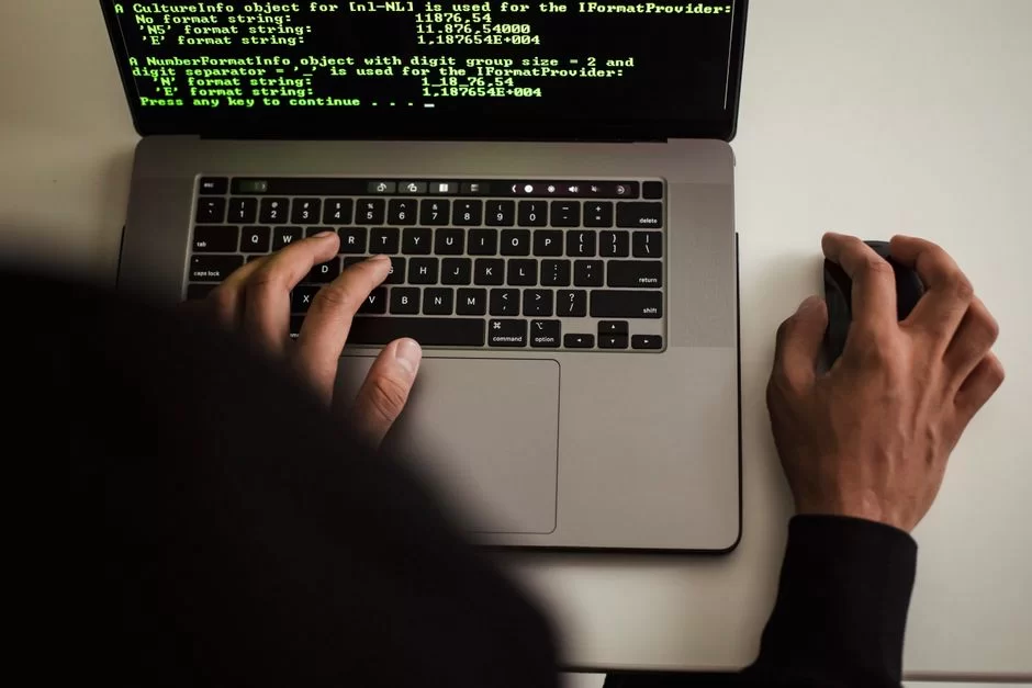 Kali Linux işletim sisteminde performans optimizasyonu ayarlarını temsil eden bir görsel
