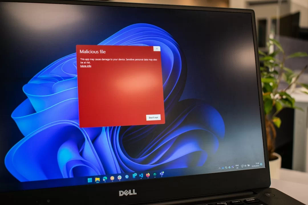 Windows 11 Defender warning screen detecting a harmful file