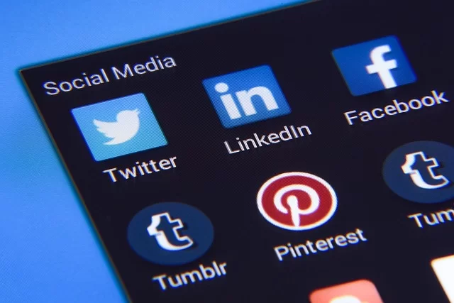 LinkedIn logosu, profesyonel sosyal ağ platformunun tanıtım görseli