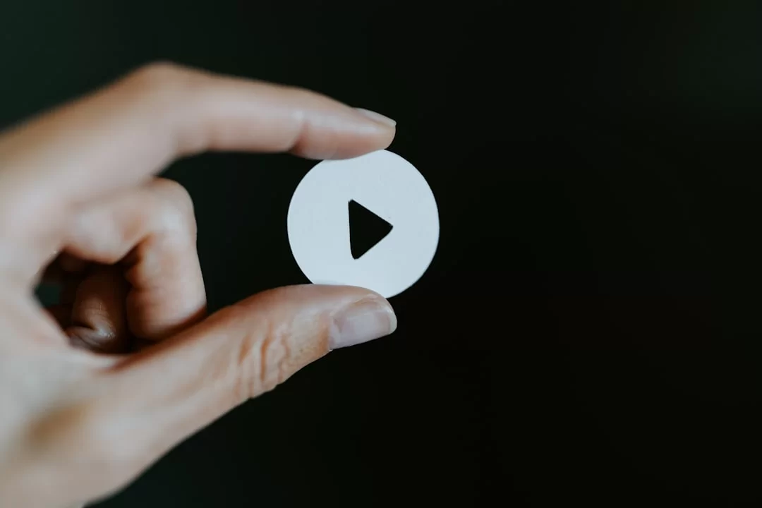MP4, MKV ve WebM gibi popüler video dosya formatlarını temsil eden medya oynatma ikonu