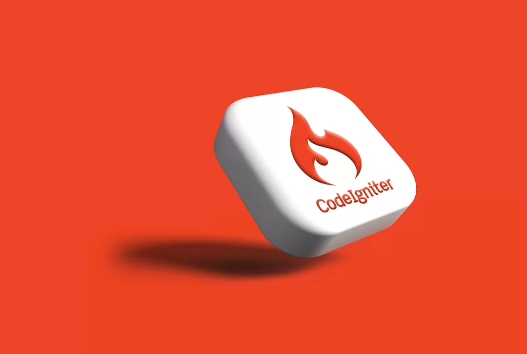 Laravel, Symfony ve CodeIgniter logolarının yer aldığı bir görsel