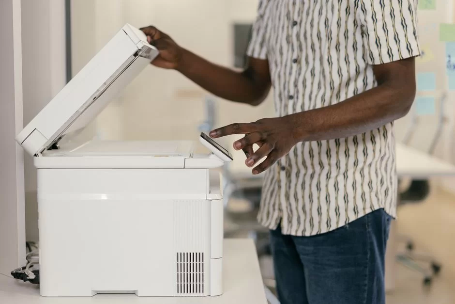 A user adjusting energy consumption on a photocopier