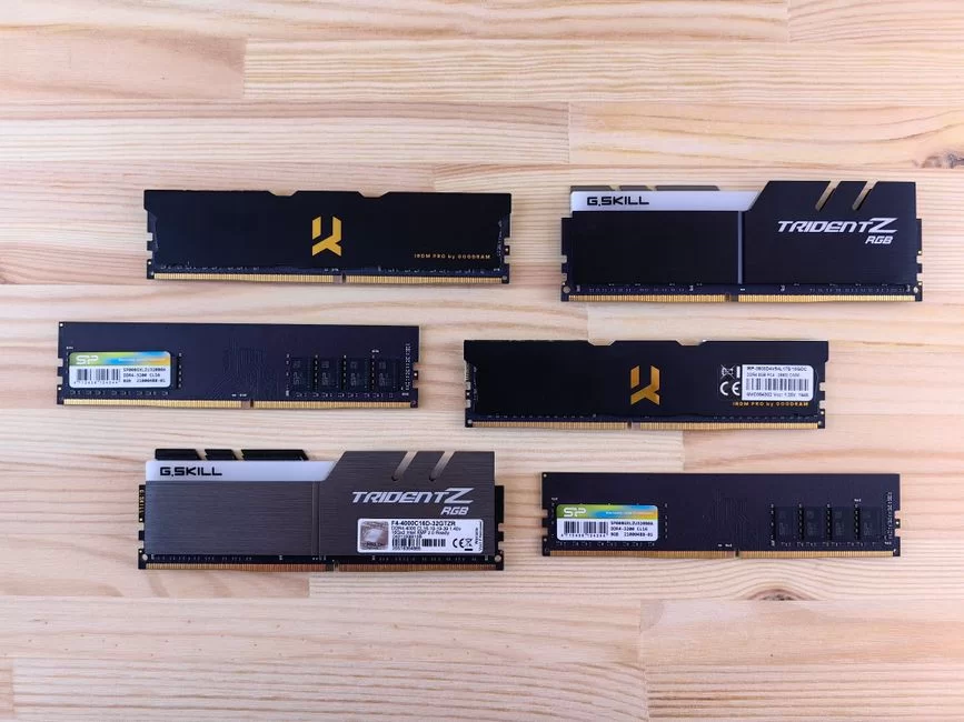 Various RAM components for desktop computers