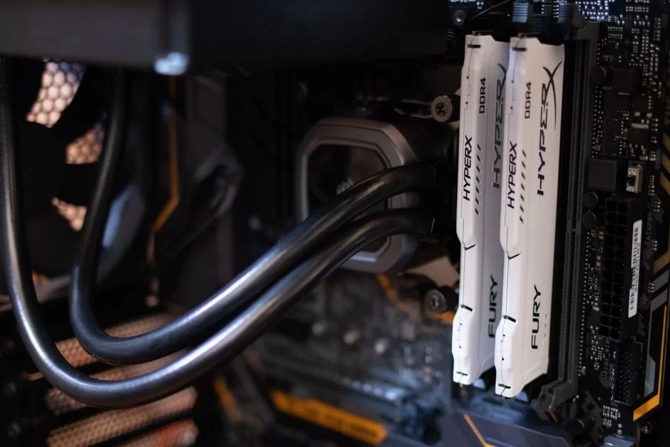 Diagram or motherboard RAM slots showing single, dual, and quad channel RAM setups