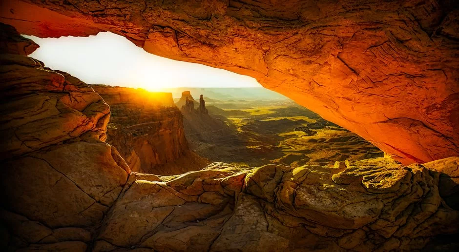 HDR renk derinliğini örneklendirmek için bir dağ fotoğrafı