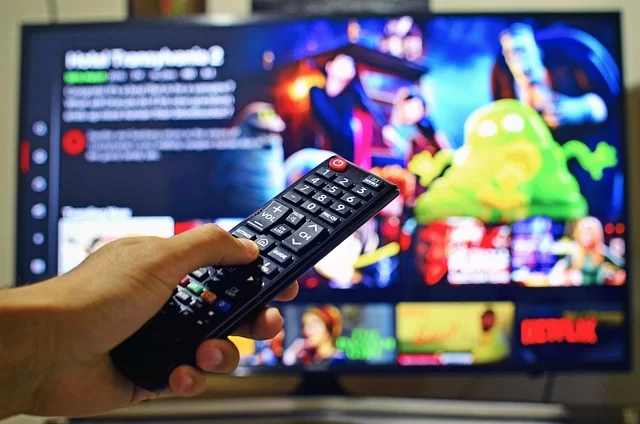 Multimedya yazılımında uçtan uca RGB yapılandırma zincirini gösteren bir görsel