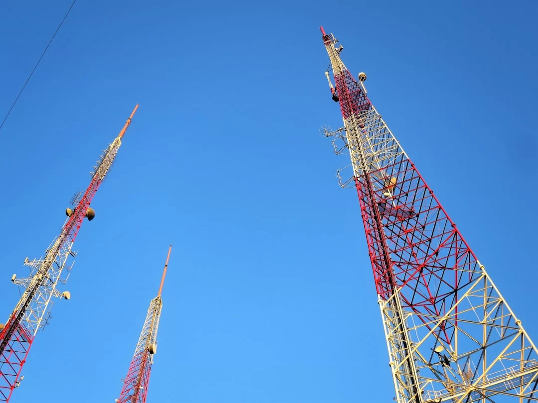 A visual showing 6G and cognitive radio technology with dynamic spectrum management