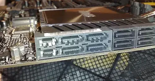 SATA Express slotu