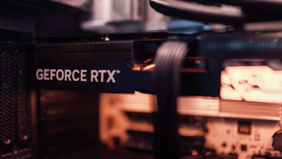 Bilgisayara takılı NVIDIA RTX ekran kartı
