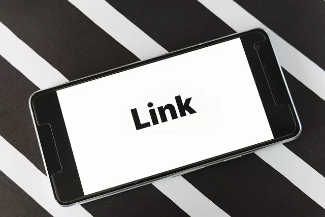Screenshot showing the word 'Link' on mobile to refer to URL redirection