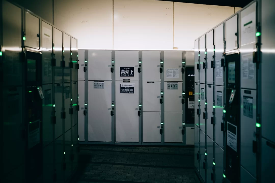 A photo showing different UPS (Uninterruptible Power Supply) types