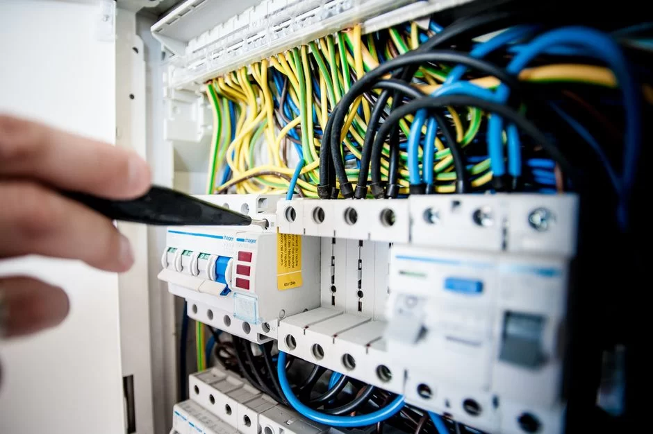 A switch used on an electrical panel regarding uninterruptible power supply protection methods