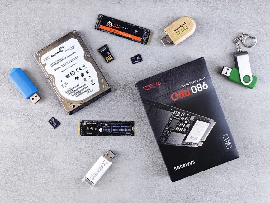 A side‑by‑side comparison photo of an HDD, a SATA SSD, and an NVMe SSD