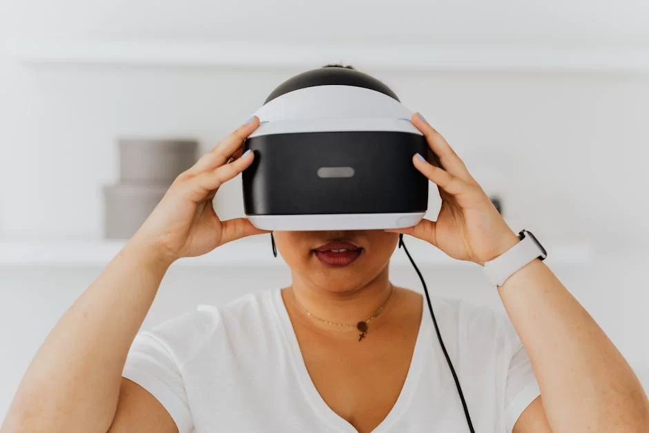 WebXR Device API kullanarak sanal gerçeklik deneyimi gösteren bir VR başlığı