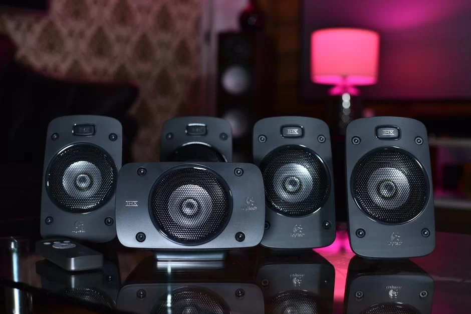 Speaker layout showing 5.1 surround sound system