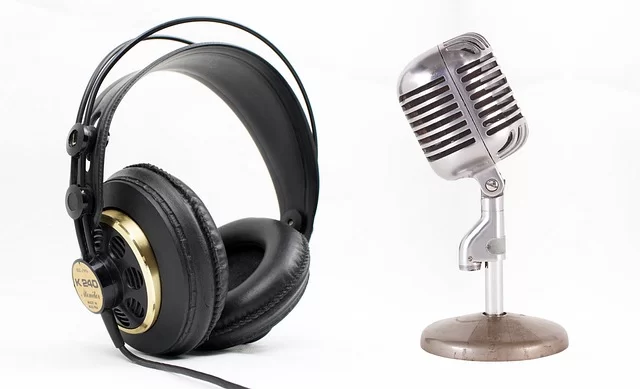 Visual suggesting the choice between WMA and other modern audio formats (MP3, AAC, FLAC, etc.)