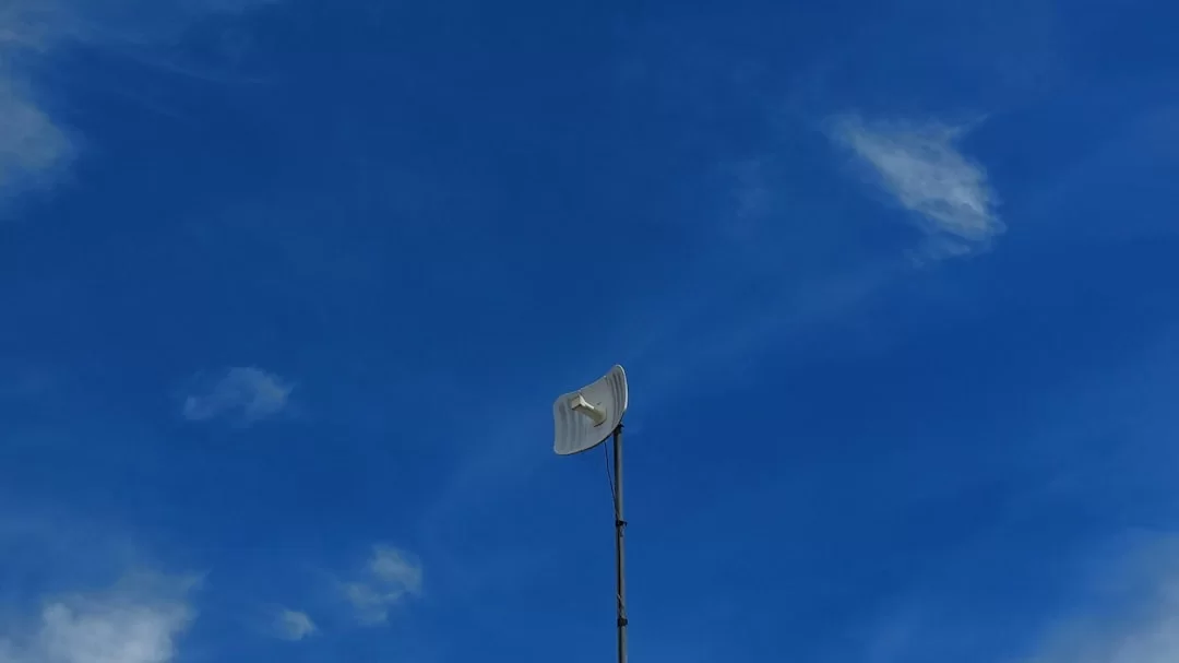 A modern Wi-Fi antenna with strong signal and wide coverage area