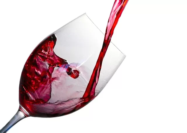 macOS işletim sisteminde Wine ve bir emülatör aracılığıyla Windows uygulaması çalıştıran ekran görüntüsü